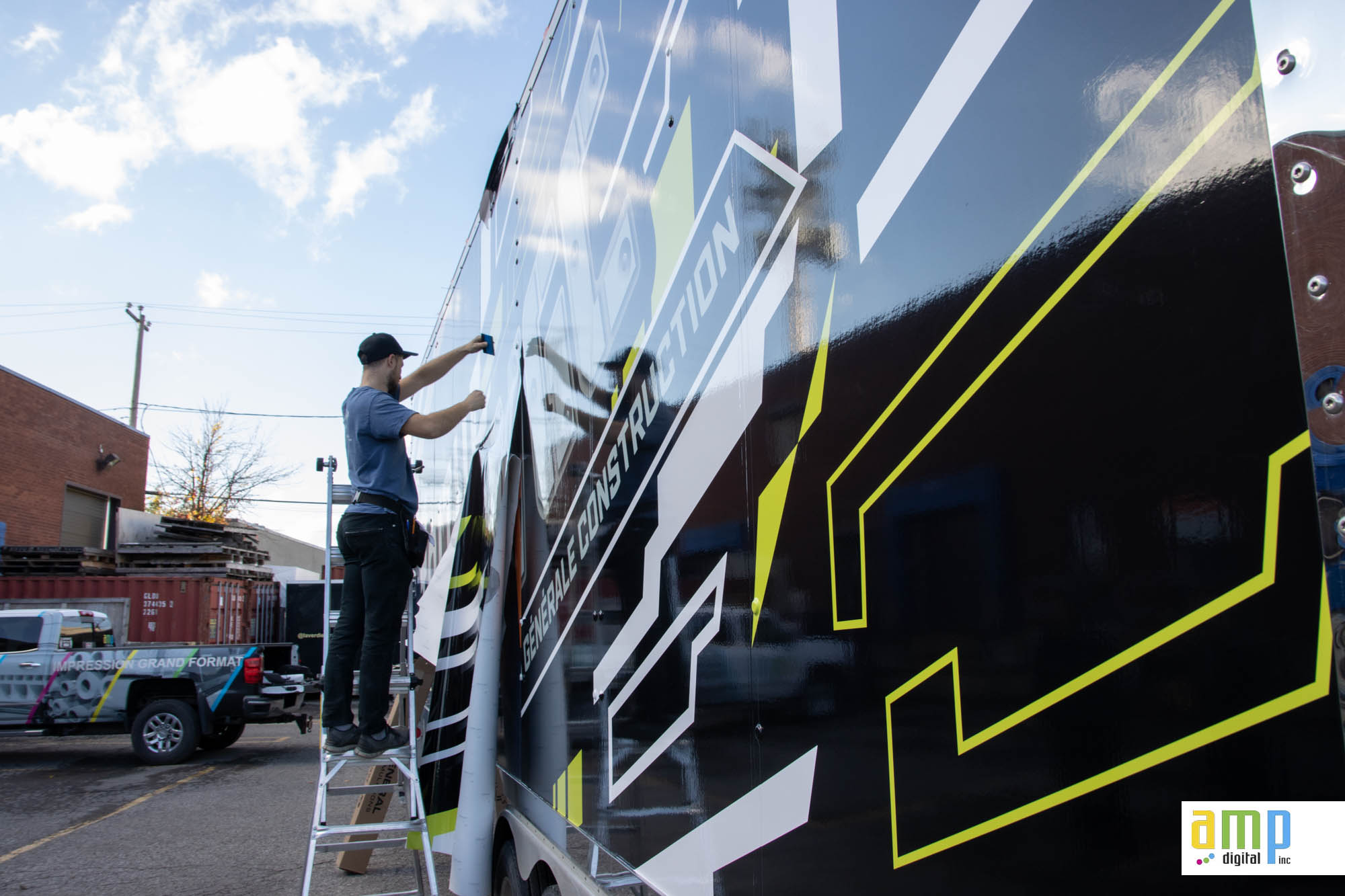 Lettrage complet de camion et remorque à Montréal